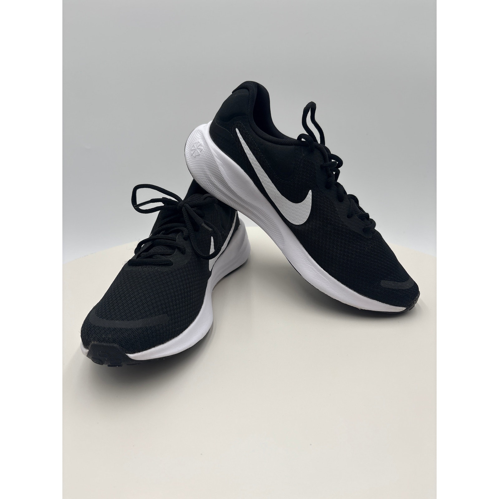 Nike Revolution